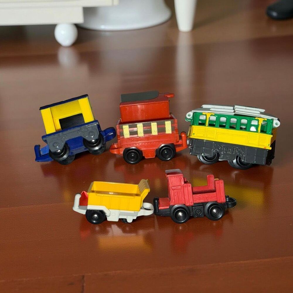 GeoTrax Fisher Price Passenger Transport Trolly & Red Caboose Train Cars A42